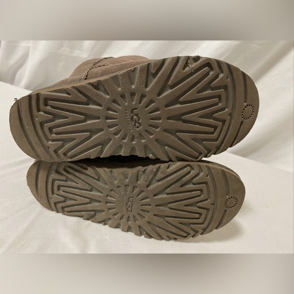 UGG Classic Tall Chocolate Brown Boots size 5 good condition of the leather! - Picture 9 of 9